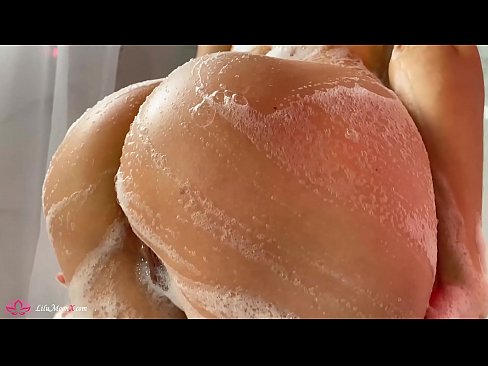 ❤️ Brunetka masturbuje kundičku s vibrátorom až do intenzívneho orgazmu v sprche ❤ Super porno na porno sk.villagesexvideos.ru ﹏