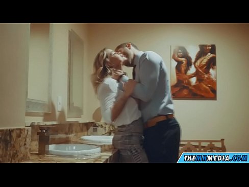 ❤️ Keď vás prsnatá blondínka zvádza na verejných toaletách ❤ Super porno na porno sk.villagesexvideos.ru ﹏